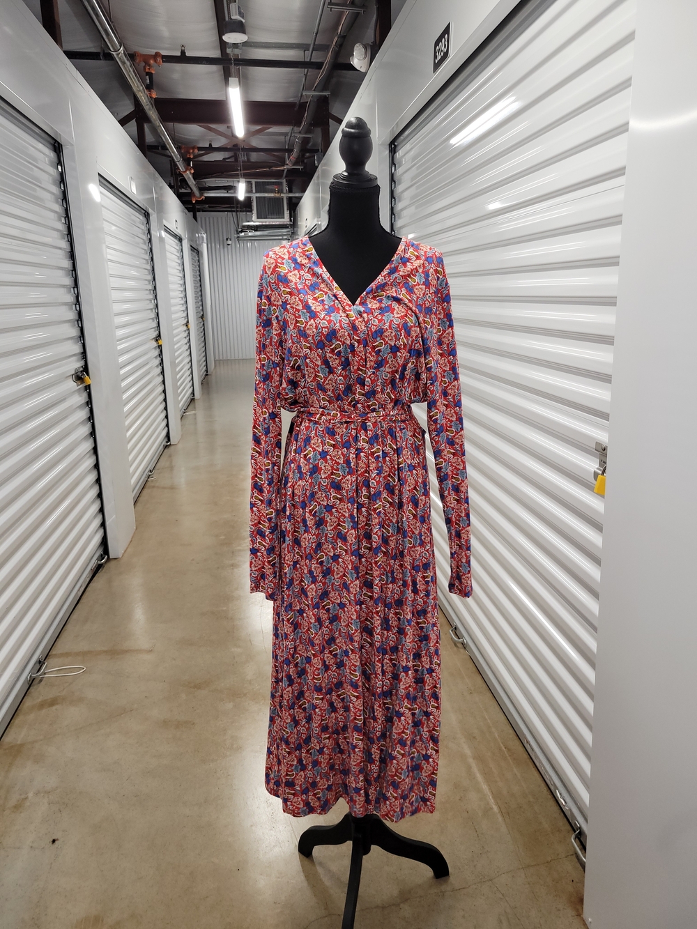 BODEN multi-colored Floral  jersey dress Longsleeve size 16/18 With Belt